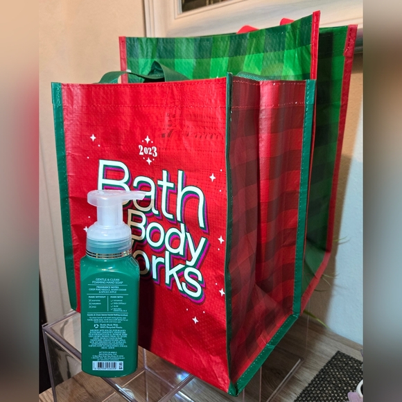 Christmas 🎄 Bath & Body Tote Bags + Tree Farm Handsoap  (New) - Picture 3 of 12